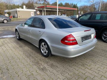 Fahrzeugabbildung Mercedes-Benz E 200 Kompressor Avantgarde*SHZ*PDC*Tempomat*
