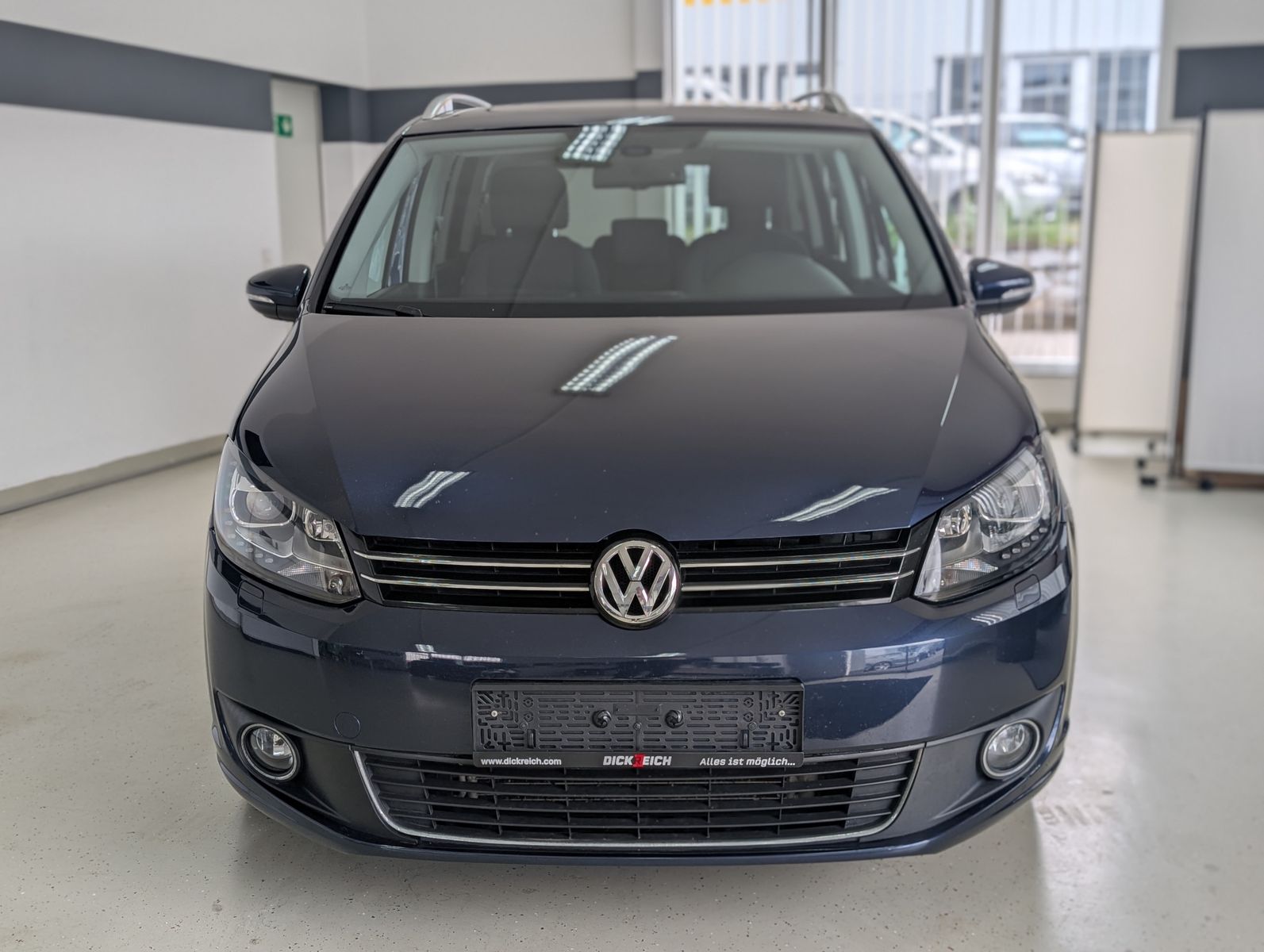 Fahrzeugabbildung Volkswagen Touran 2.0 TDI Highline PANO AHK PDC APP XENON