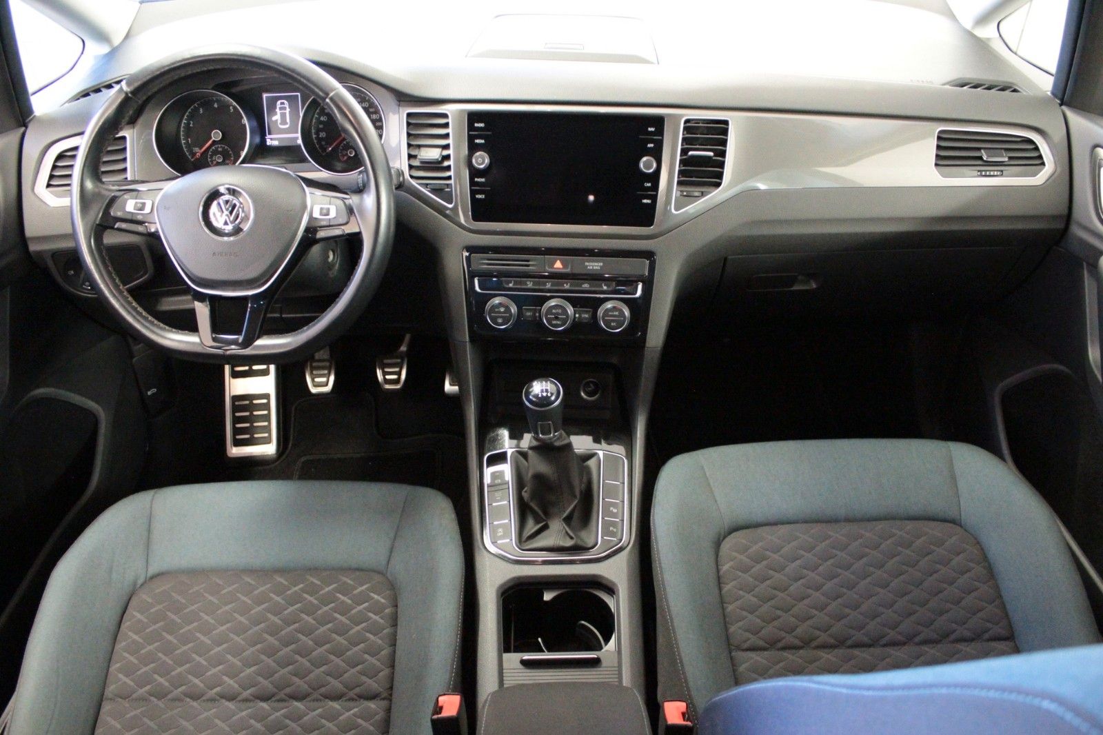 Fahrzeugabbildung Volkswagen Golf Sportsvan 1.0 TSI OPF IQ.DRIVE