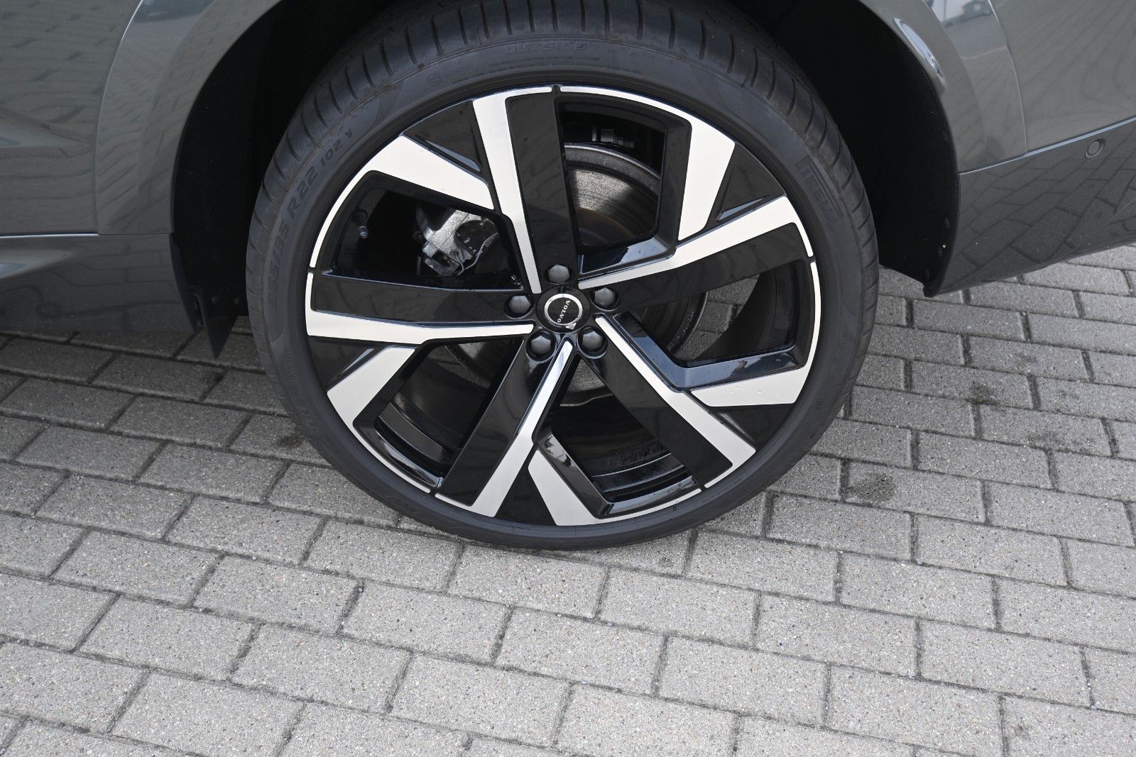 Fahrzeugabbildung Volvo XC60 B5 B  Ultra Dark AWD*B&W*PANO*LUFT*AHK*