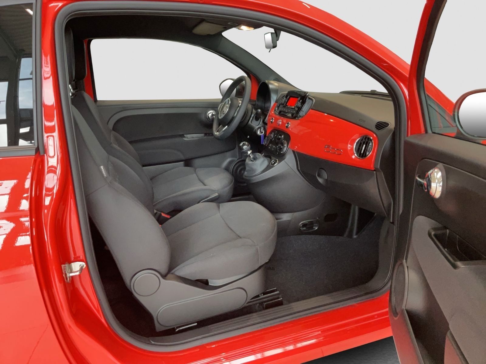 Fahrzeugabbildung Fiat 500 1.0 GSE Hybrid + Ganzjahresreifen