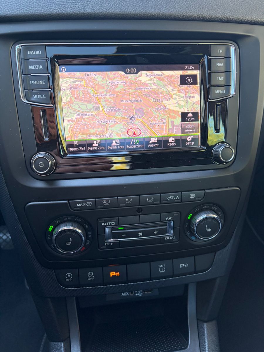 Fahrzeugabbildung SKODA Yeti Adventure+AHK+Navi+SHZ+Allw.LM+BT+PDC