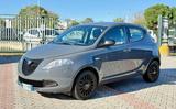 Lancia Ypsilon 1.2 8v S MomoDesign 69cv E6 - Lancia Ypsilon MOMODesign mit Benzin-Antrieb