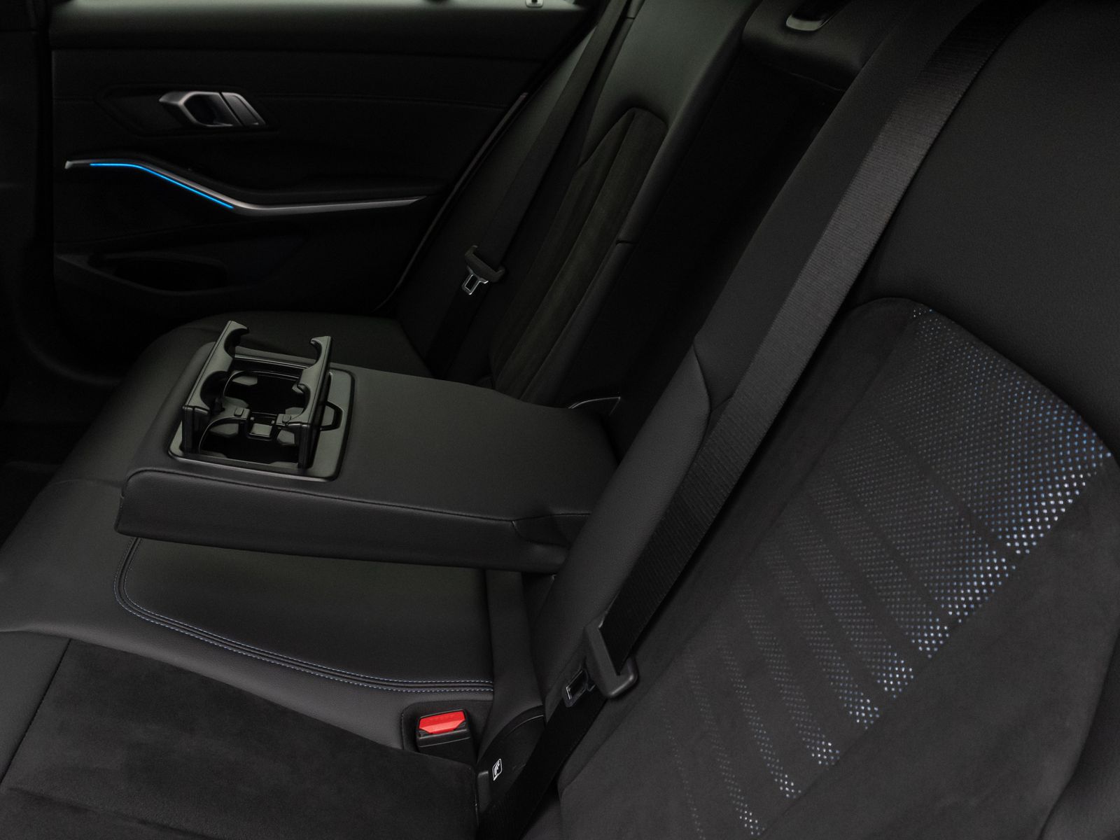 Fahrzeugabbildung BMW 330e M Sport Kamera Laser HUD DAB HiFi Komfort