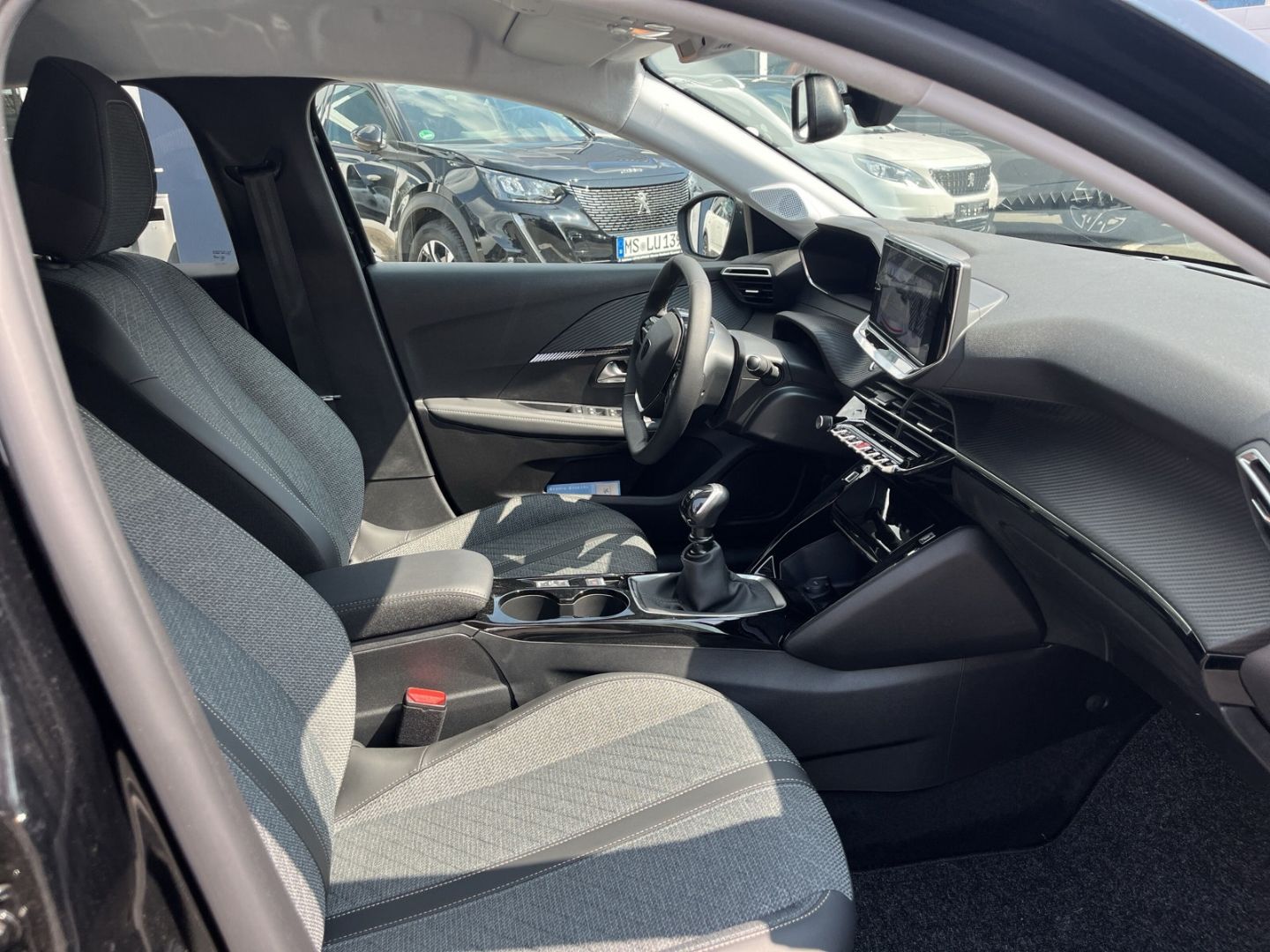 Fahrzeugabbildung Peugeot 208 1.2 EU6d Allure PureTech 100 Navi 360 Kamera