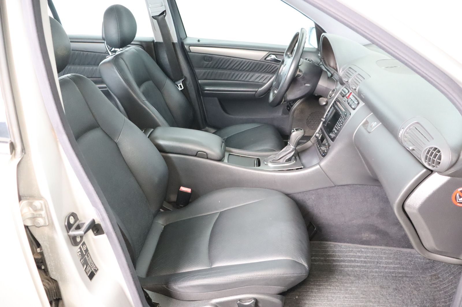 Fahrzeugabbildung Mercedes-Benz C 320 AVANTGARDE 1. Hand * Xenon * Leder * Navi
