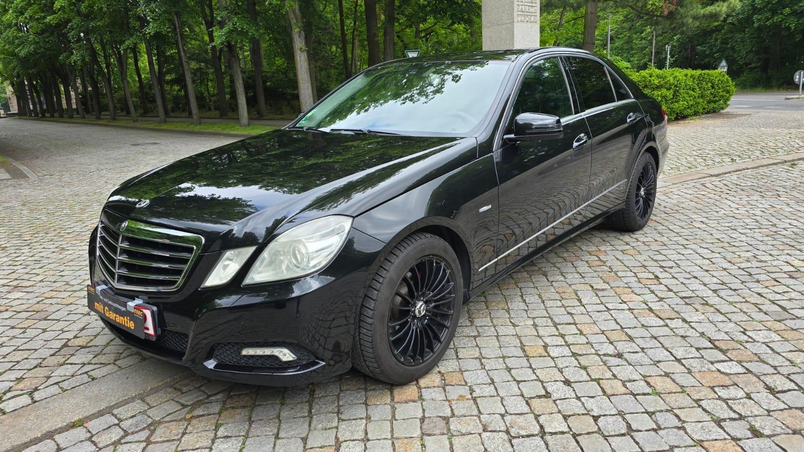 Mercedes-Benz E 200 Benziner Limousine-Automat-Leder-Navi-PDC