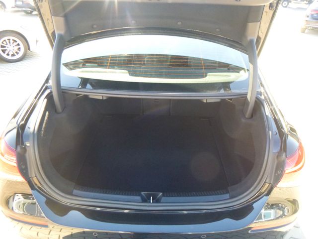 Fahrzeugabbildung Mercedes-Benz A 200d Limo >Navi/R-kamera/PDC/SHZ<