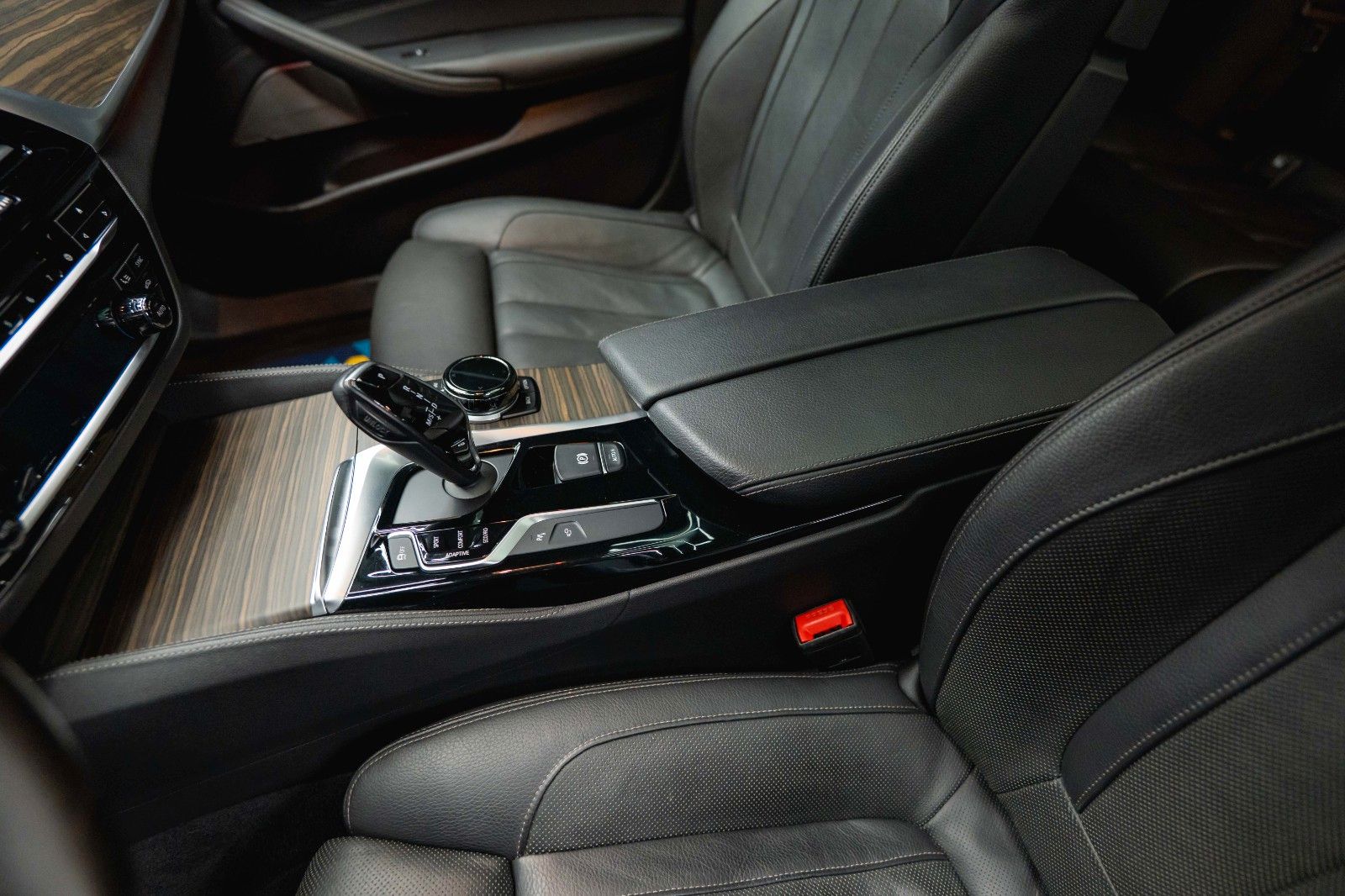 Fahrzeugabbildung BMW M550 i xDrive M-Performance Shadow *ACC*LED*360*