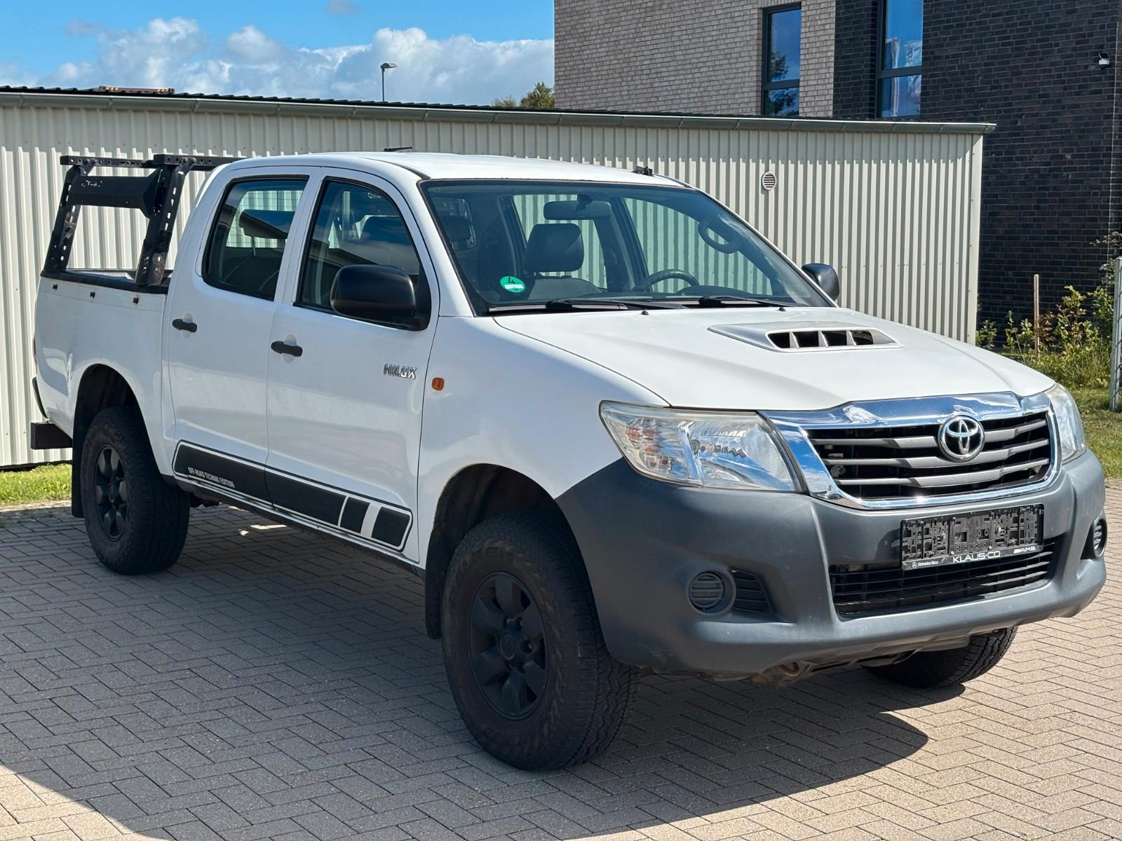 Toyota Hilux Double Cabine 2.5 144ch BVM - Carnet entretien - Attelage - Pneus toutes saisons
