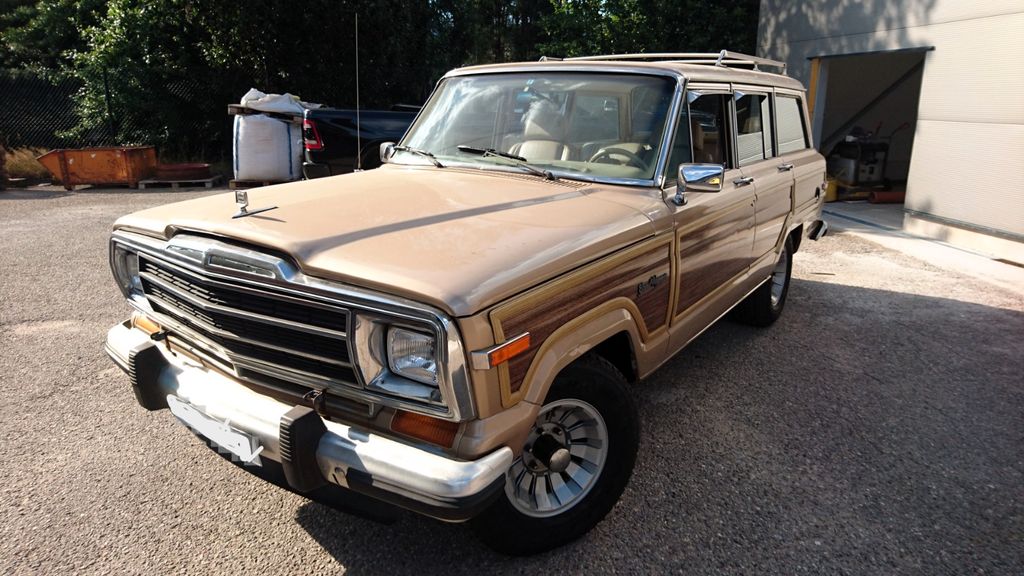 Jeep Wagoneer