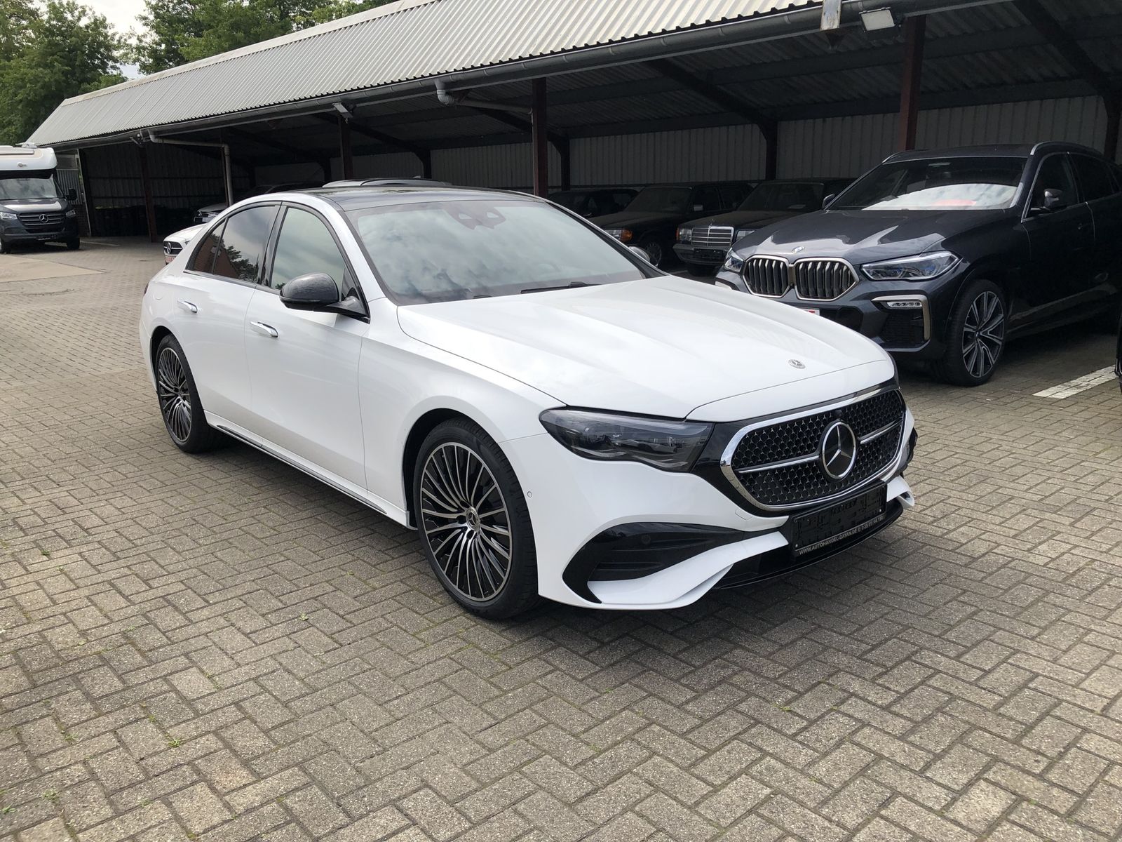 Mercedes-Benz E 200 AMG Sport Pano Superscreen BurmHead imagem 2