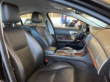 Jaguar XF 2.2 Diesel *LEDER*KAM*NAVI*PDC*SZHZ*XENON*