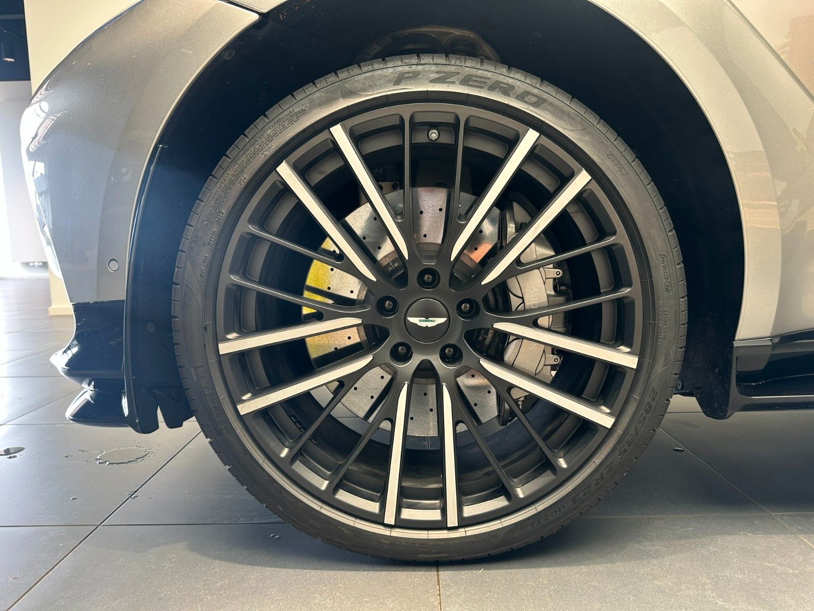 Aston Martin DBX707-Aluminite Silver-Standheizung-Leder foto 4