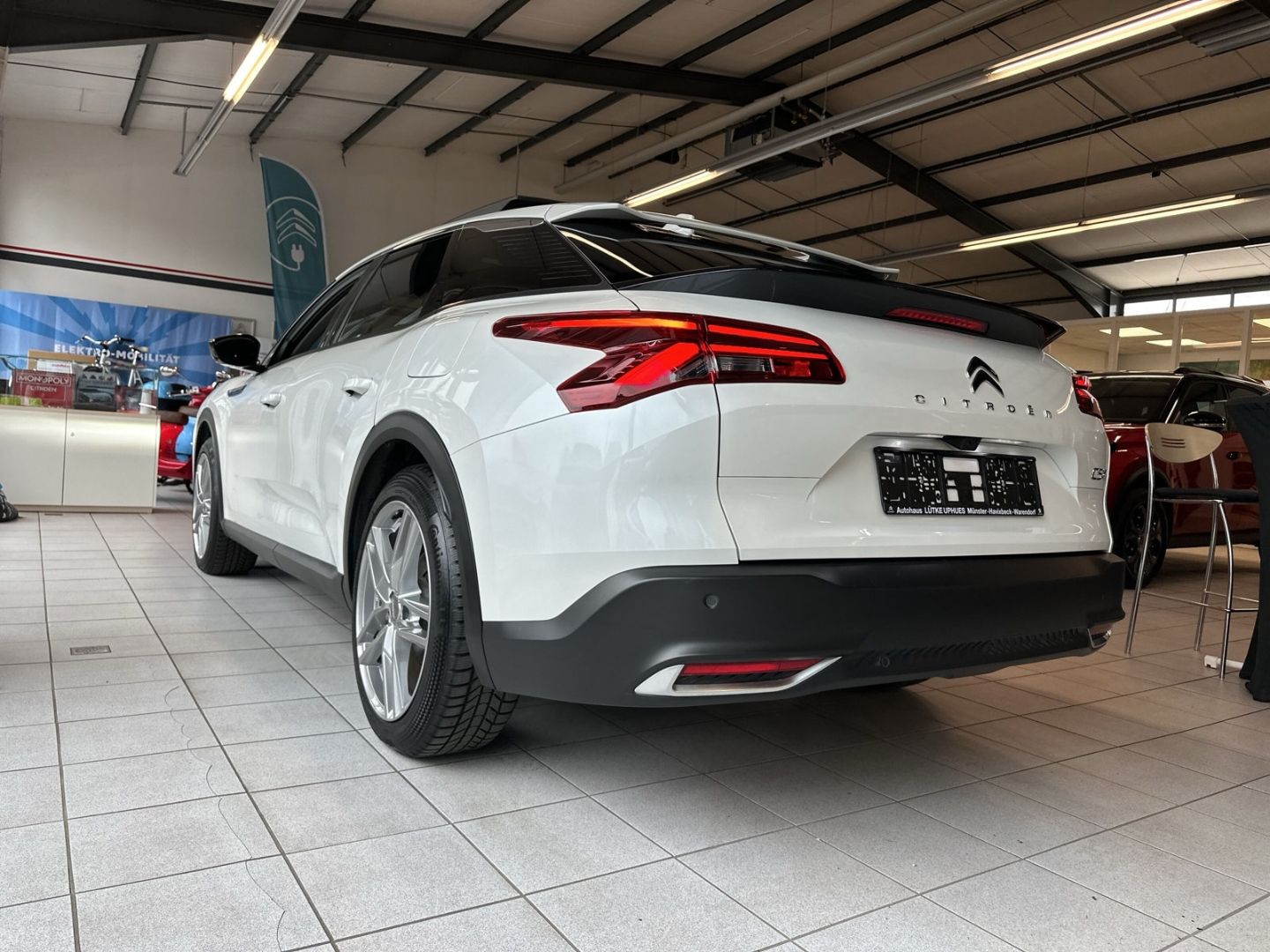 Fahrzeugabbildung Citroën C5X Plug-in 225 EAT8 Shine Pack Navi Panodach