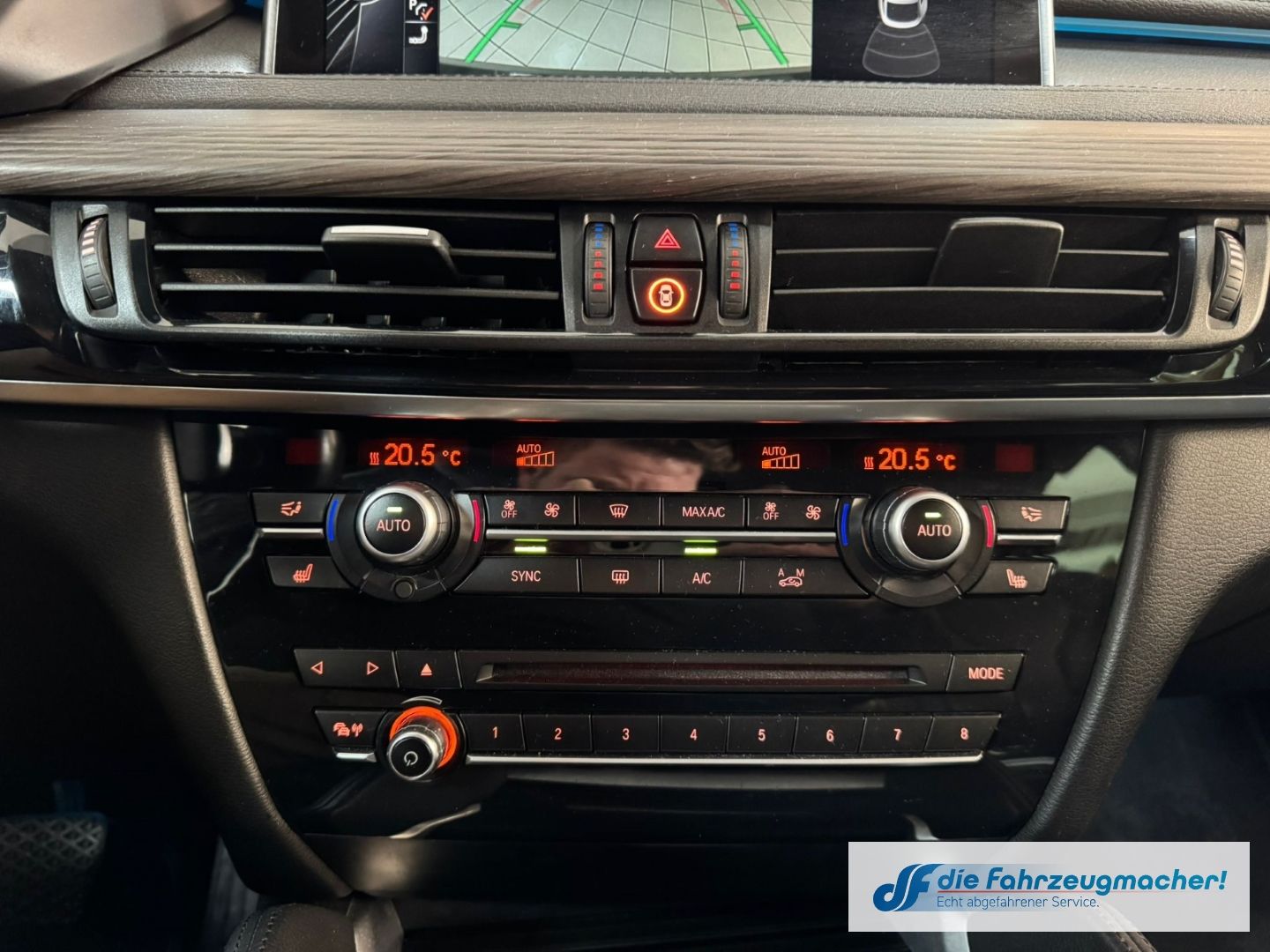 Fahrzeugabbildung BMW X6 xDrive 50 i M-Paket Sportpaket Navi Leder *EX