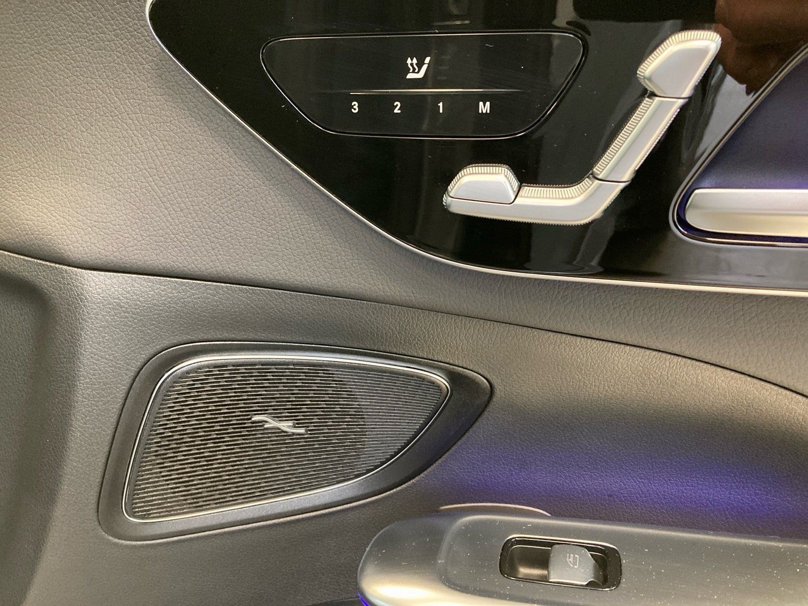 Fahrzeugabbildung Mercedes-Benz C 200 T AMG*AHK*Distro*360°*Night*Sound*Totwink*