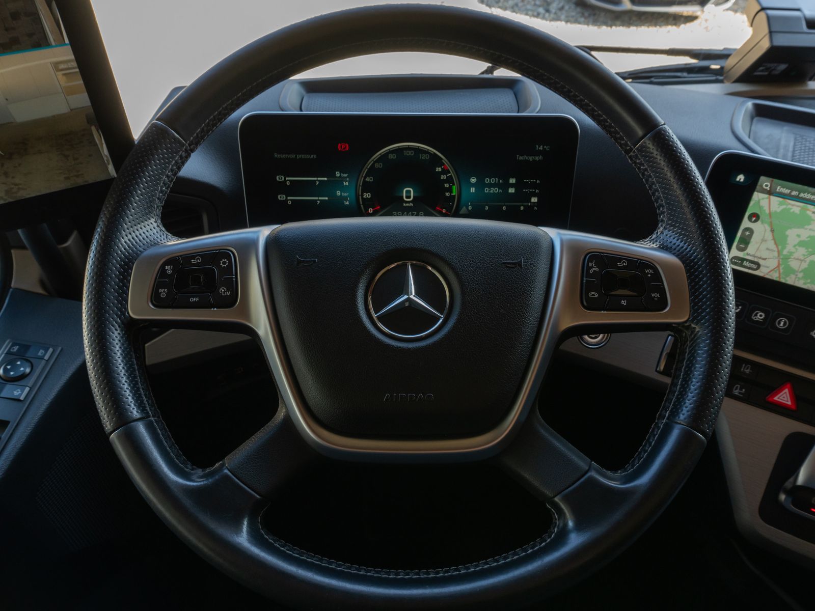 Fahrzeugabbildung Mercedes-Benz Actros 1853 LSnR LowLiner Style-Line NeuReifen