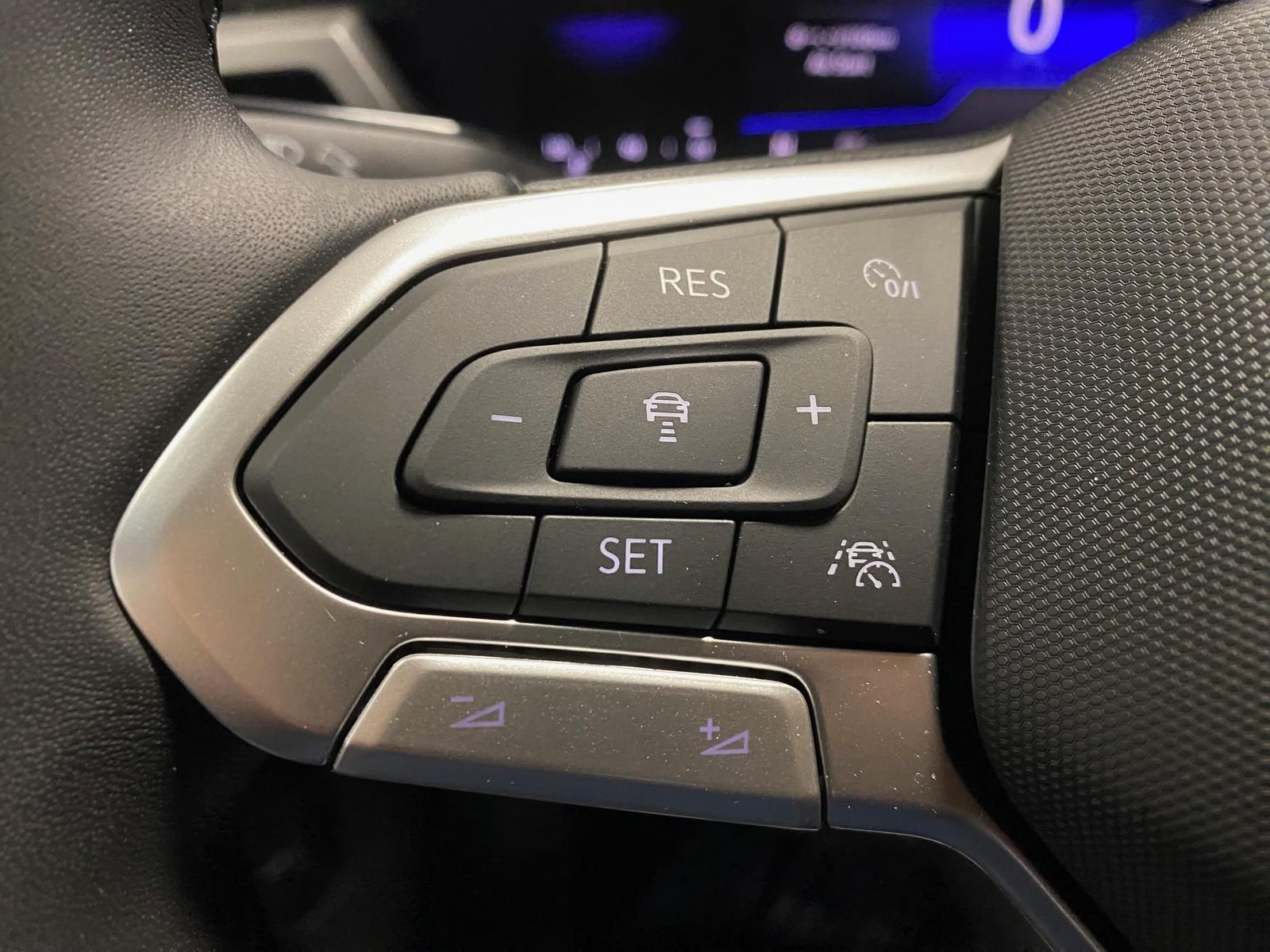 Fahrzeugabbildung Volkswagen Touran 1.5 TSI R-Line COMFORTLINE DSG+ACC+AHK