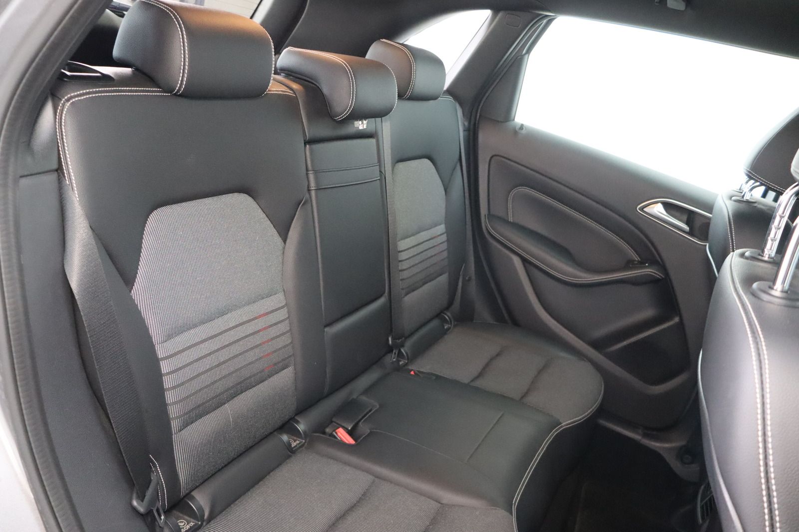 Fahrzeugabbildung Mercedes-Benz B 180 d * LED * Navigation