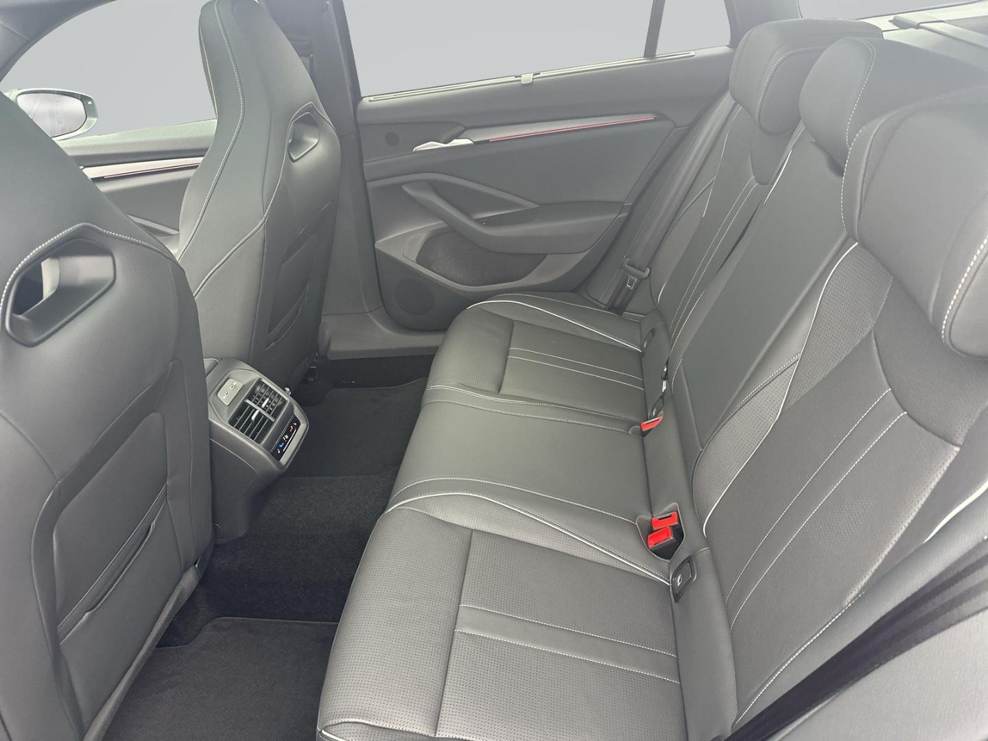 Skoda Superb Combi Sportline 2,0 TSI 195 kW 7-Gang-DSG