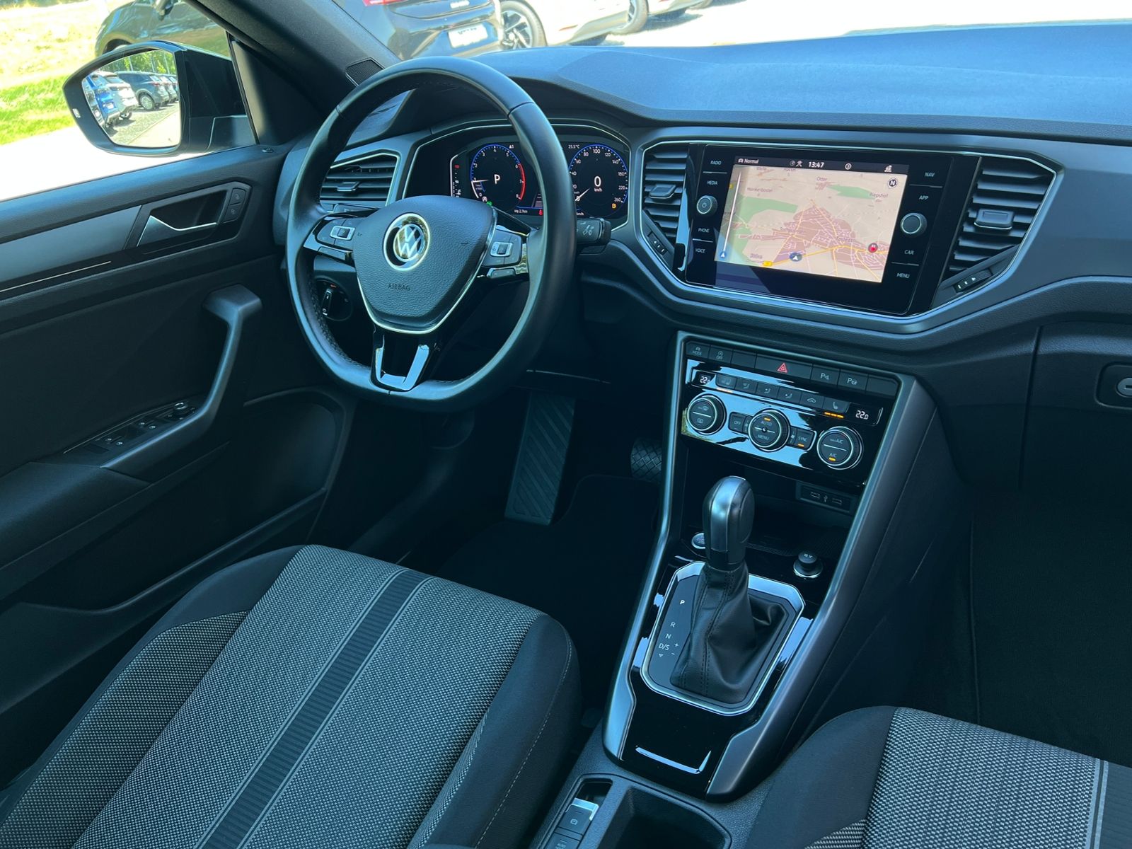 Fahrzeugabbildung Volkswagen T-Roc Cabriolet Style 1.5 TSI DSG *BlackStyle,AH
