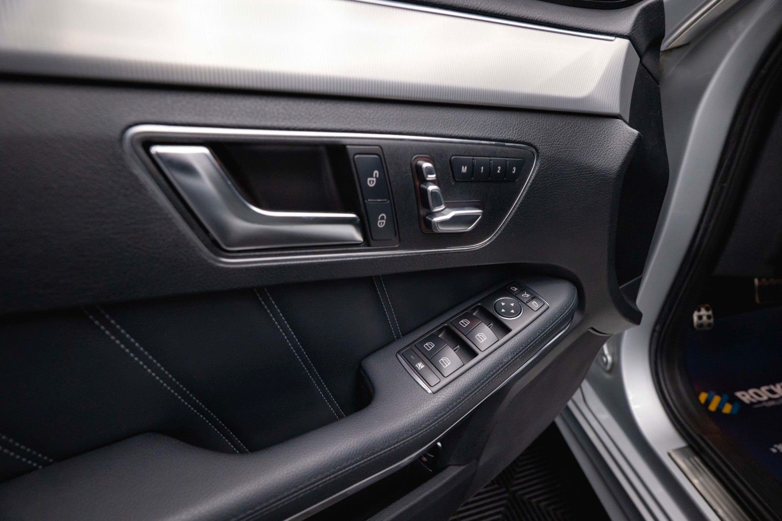 Fahrzeugabbildung Mercedes-Benz E 500 V8 CGI AMG Sport *Airmatic*Pano*ACC*H&K*