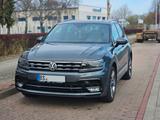 Volkswagen Tiguan 2.0 TDI SCR 140kW DSG 4M. R-Line/Highline - VW Tiguan Gebrauchtwagen in Braunschweig