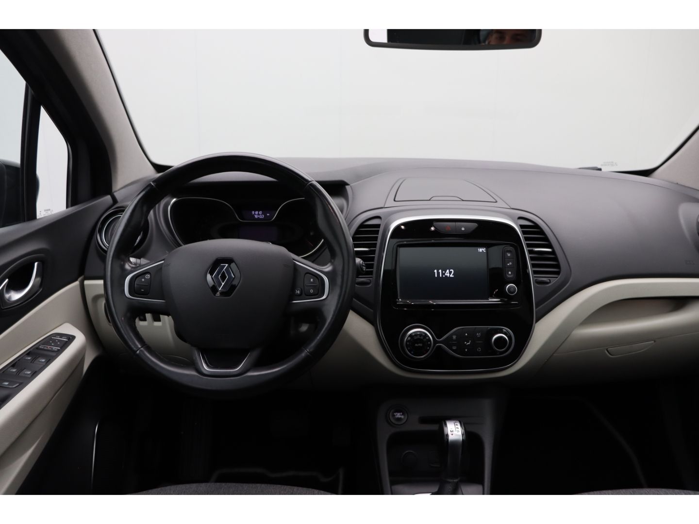 Fahrzeugabbildung Renault Captur Totwinkelass. Panorama AppleCP LED
