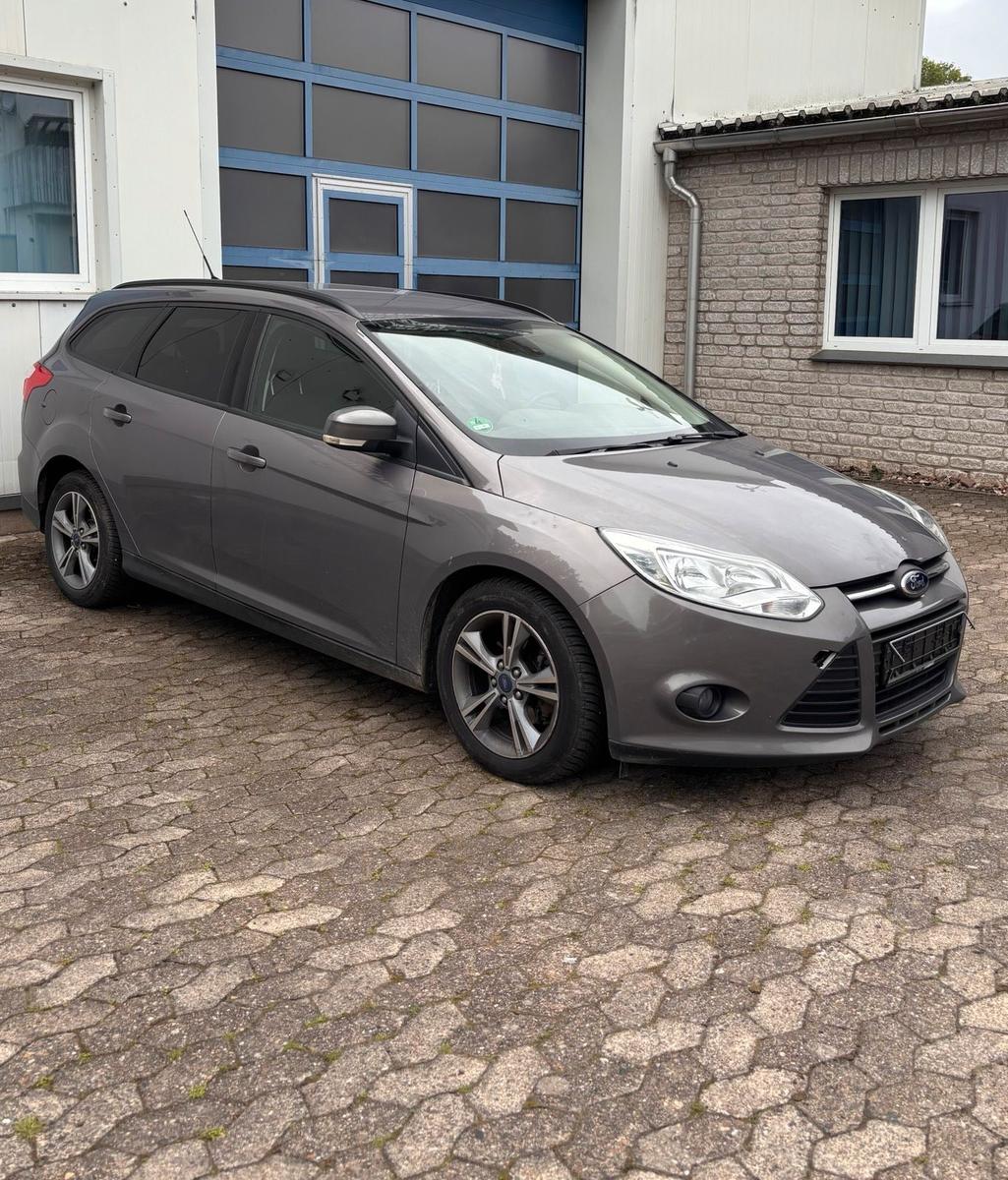Ford Focus 2014 — rear view