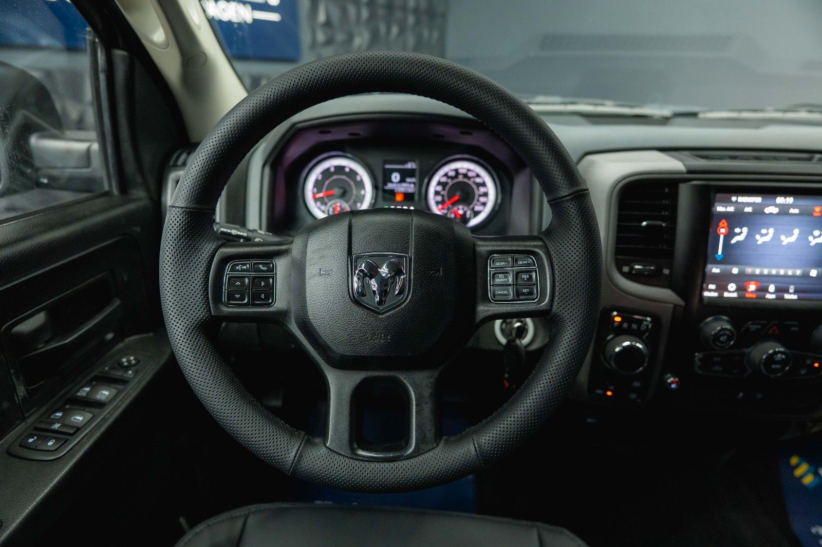 Fahrzeugabbildung Dodge RAM 5.7 V8 HEMI 4x4 OFFROAD Night-Paket *LED*AHK