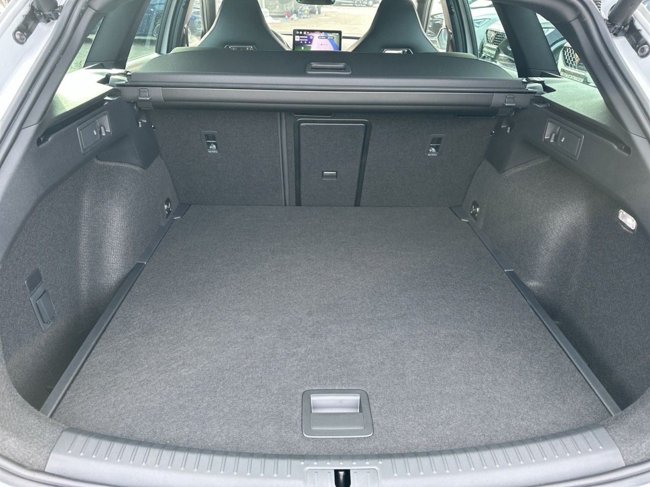 Fahrzeugabbildung CUPRA Leon Sportstourer 1.5 TSI 110 kW (150 PS) 6-Gang - mit KI generiert/bearbeitet