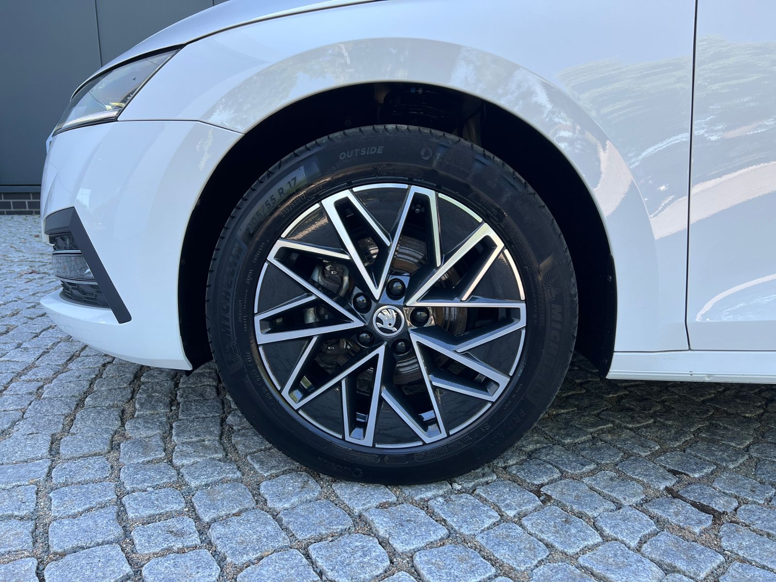 Fahrzeugabbildung SKODA Octavia III Combi Style 2.0 TDI DPF DSG *LED; AH