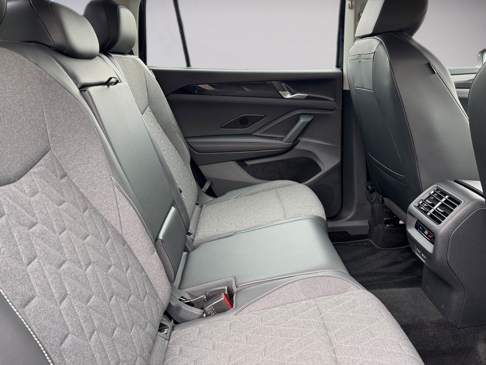 Fahrzeugabbildung Volkswagen Tayron 1.5 eTSI Life