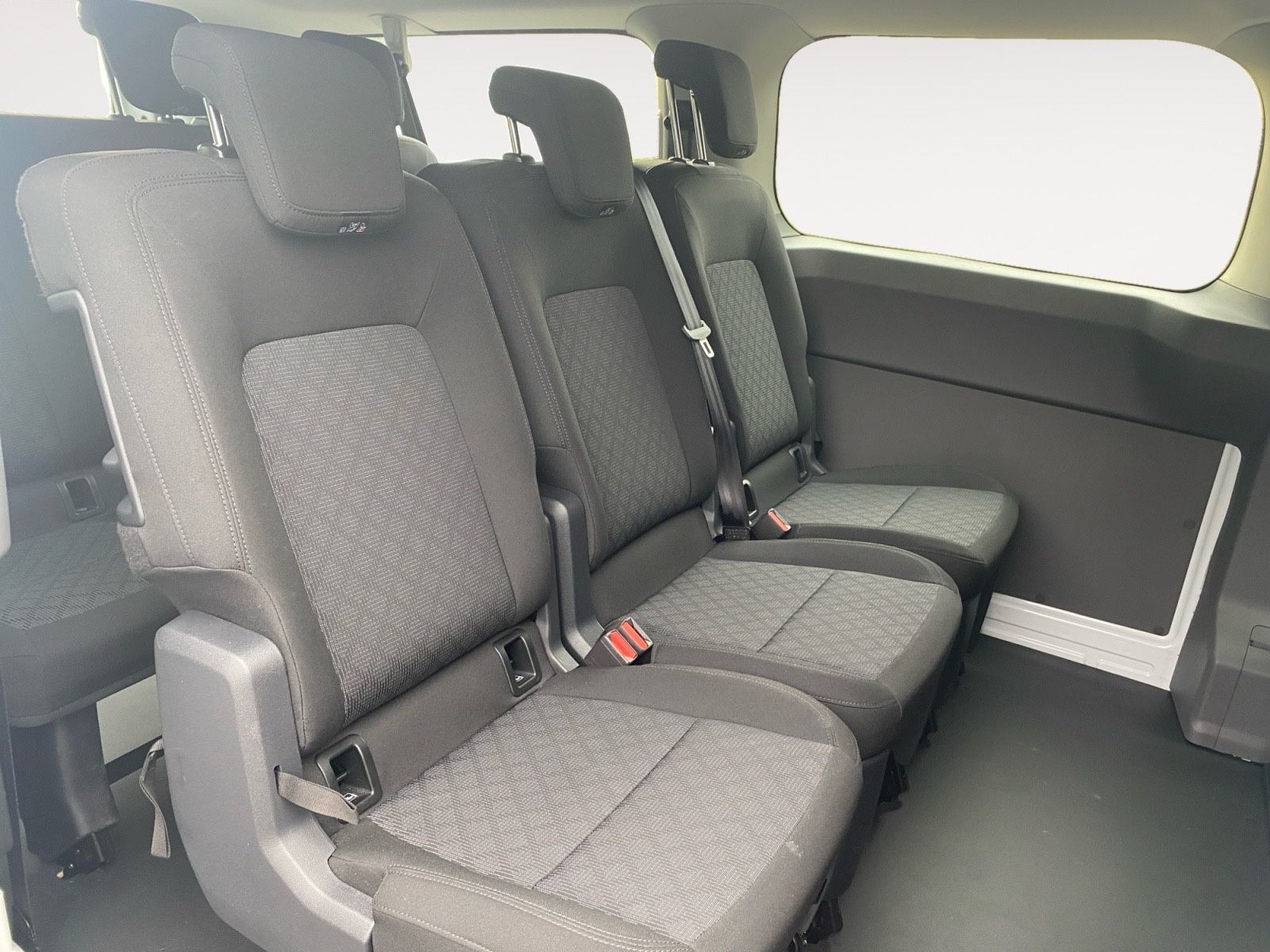 Fahrzeugabbildung Volkswagen T7 Kombi Klima Exterieurpaket Ganzjahresreifen
