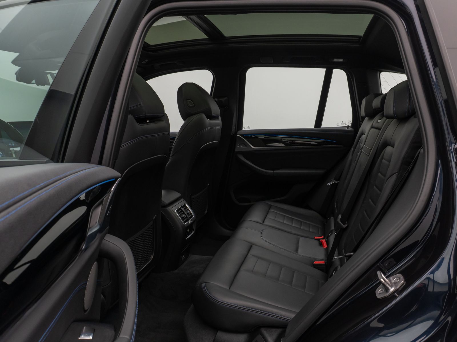 Fahrzeugabbildung BMW iX3 Impressive M Sport Panorama 360°HUD DAB H/K