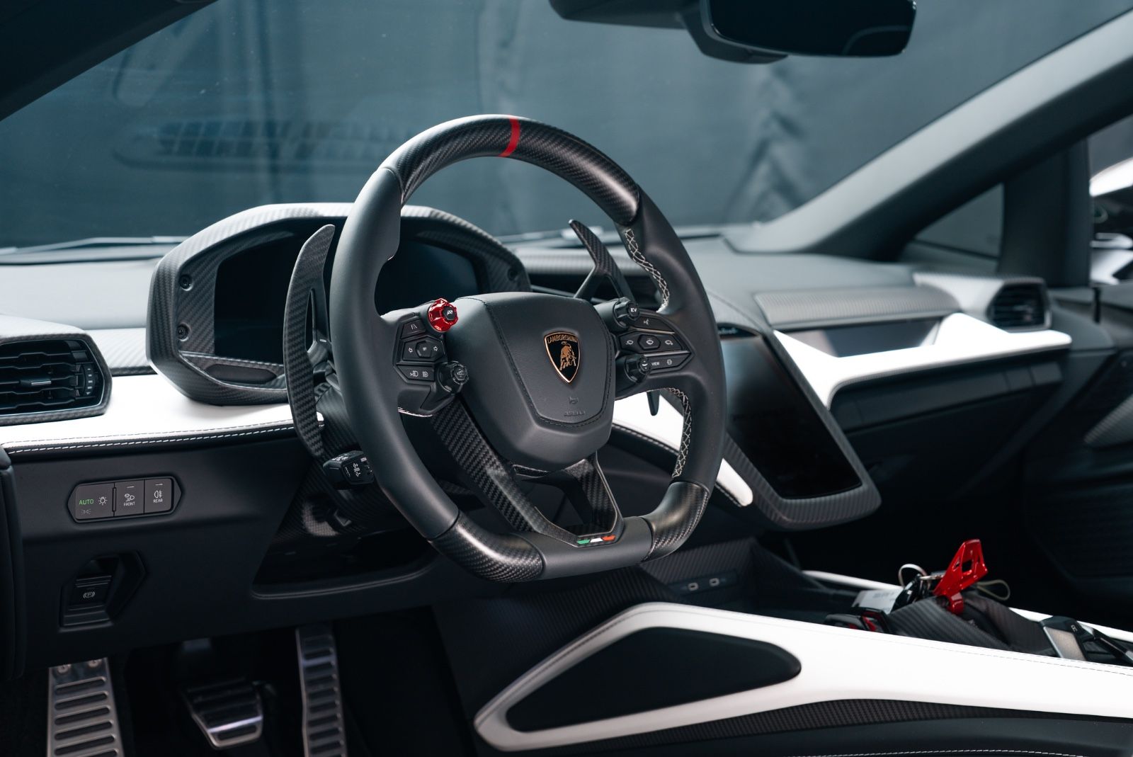Fahrzeugabbildung Lamborghini Revuelto FULL CARBON/LIFT/PASSENGER/MY 26