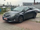 Toyota Avensis Kombi Executive 1,8 - Toyota Avensis mit Benzin-Antrieb: Kombi, Automatik, 1.8