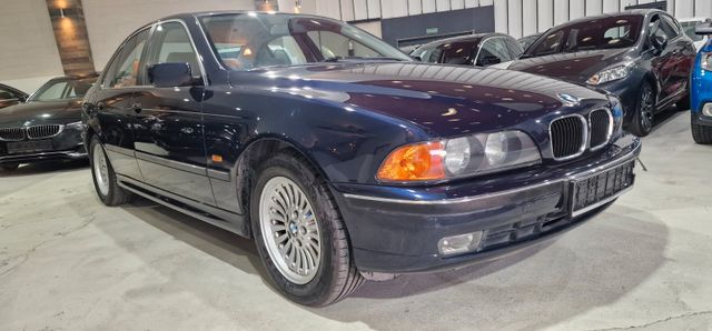 BMW 520i Gepflegt/Erst 92346 Km!/AHK