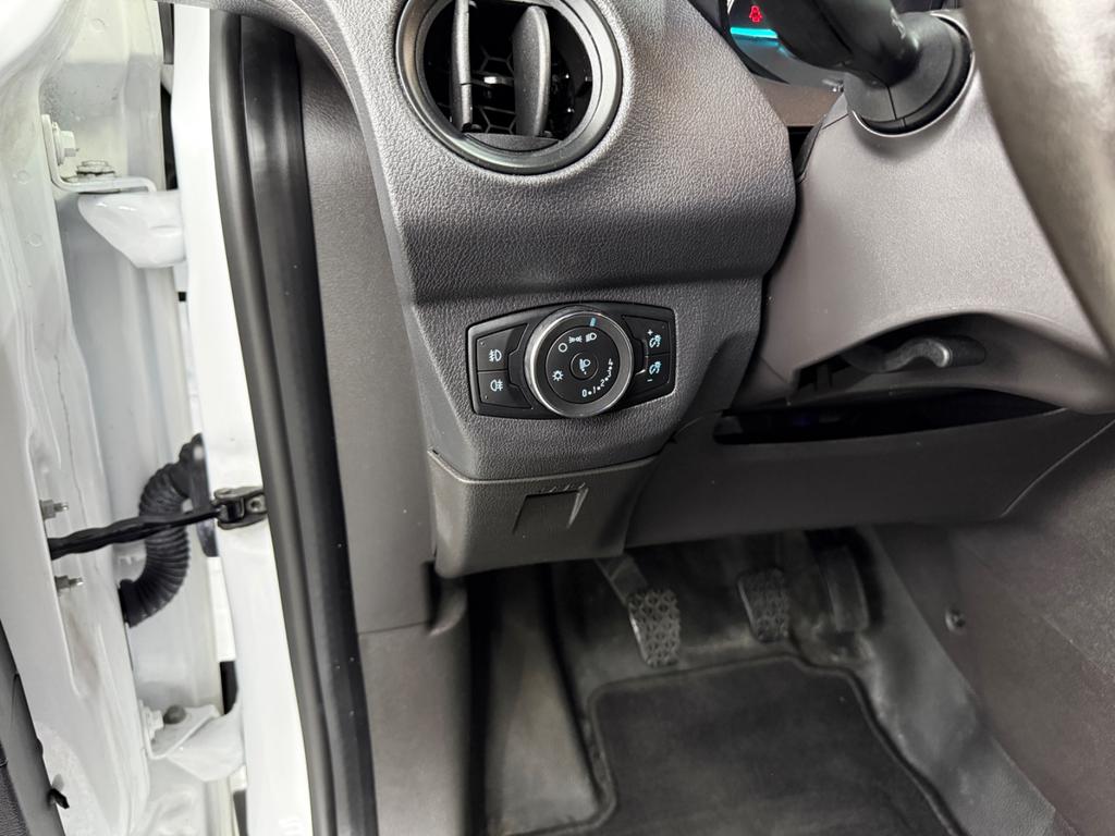 Ford Transit Courier 1.5 TDCi, Foto 21 von 40