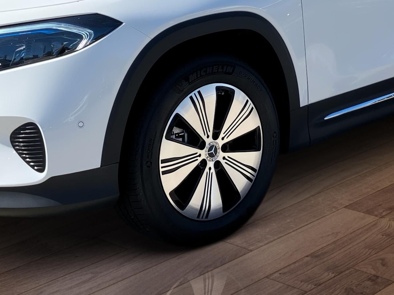 Fahrzeugabbildung Mercedes-Benz EQB 250+ BONUS+FAHRASSISTENT+LENKRADHEIZ+AMBIENT