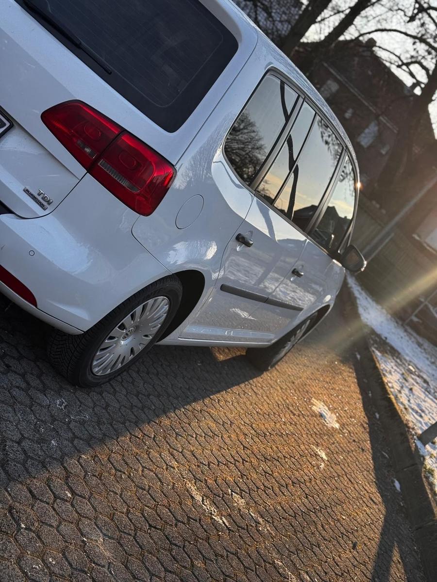 Volkswagen Touran 2011 — photo 9