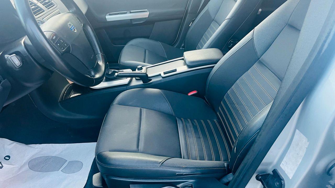 VOLVO V50 1.8 16V 125CH FLEXI-FUEL MOMENTUM