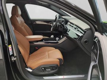 Audi A8 - 4