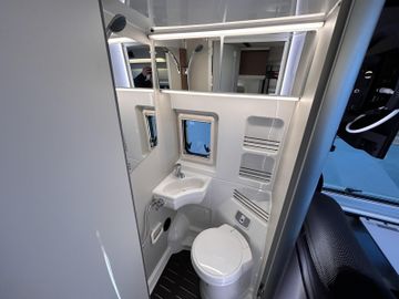 Westfalia Columbus 600 E 180 PS 8G SAT Solar LED Premium