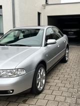 Audi A4 Limo B5 1.8 PDC Klimaautomatik Alu - Audi A4 aus 2000