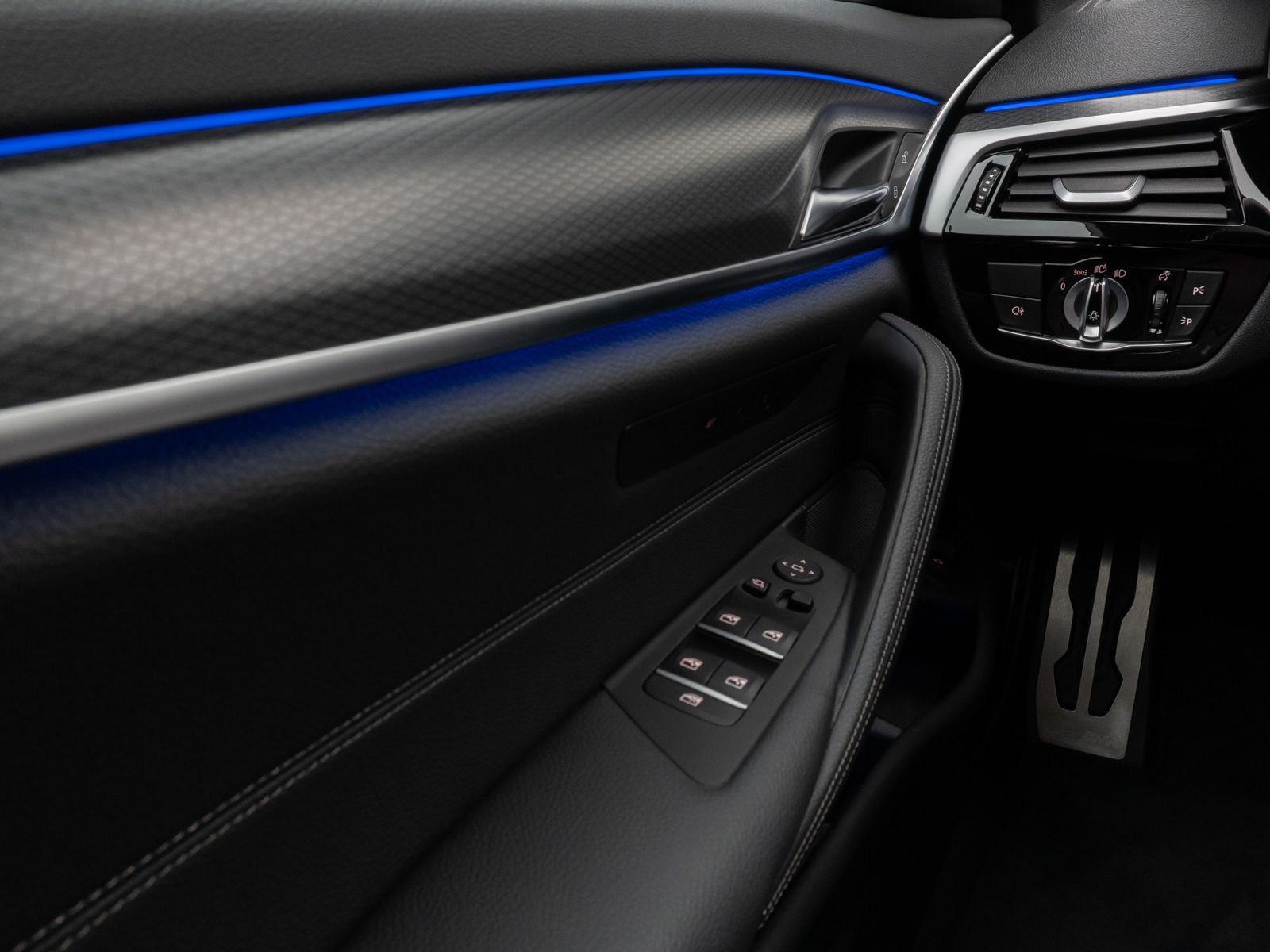 Fahrzeugabbildung BMW 540d xD M Sport Pro Kamera HUD DAB H/K AHK Alarm