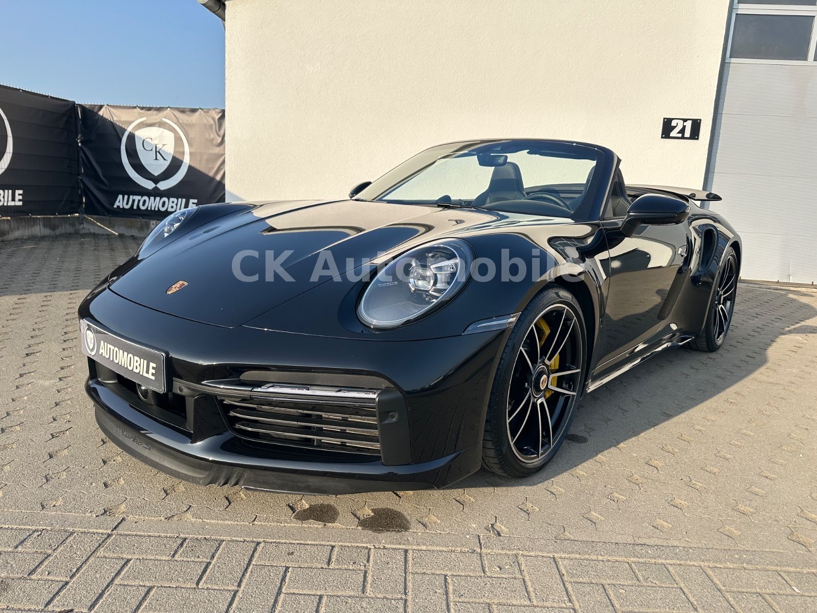 Fahrzeugabbildung Porsche 911 Turbo S Cabriolet Sport-Chrono/360°/ACC/LED