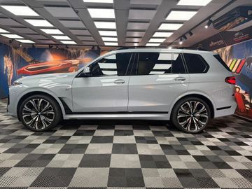 BMW X7 - 7