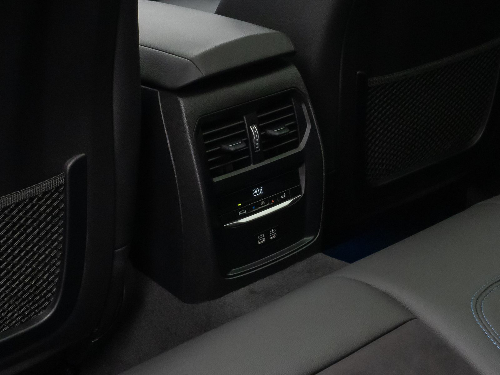 Fahrzeugabbildung BMW 330e xD M Sport Panorama Kamera HUD DAB H/K AHK